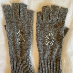 27 Miles Beaded Gray Gloves